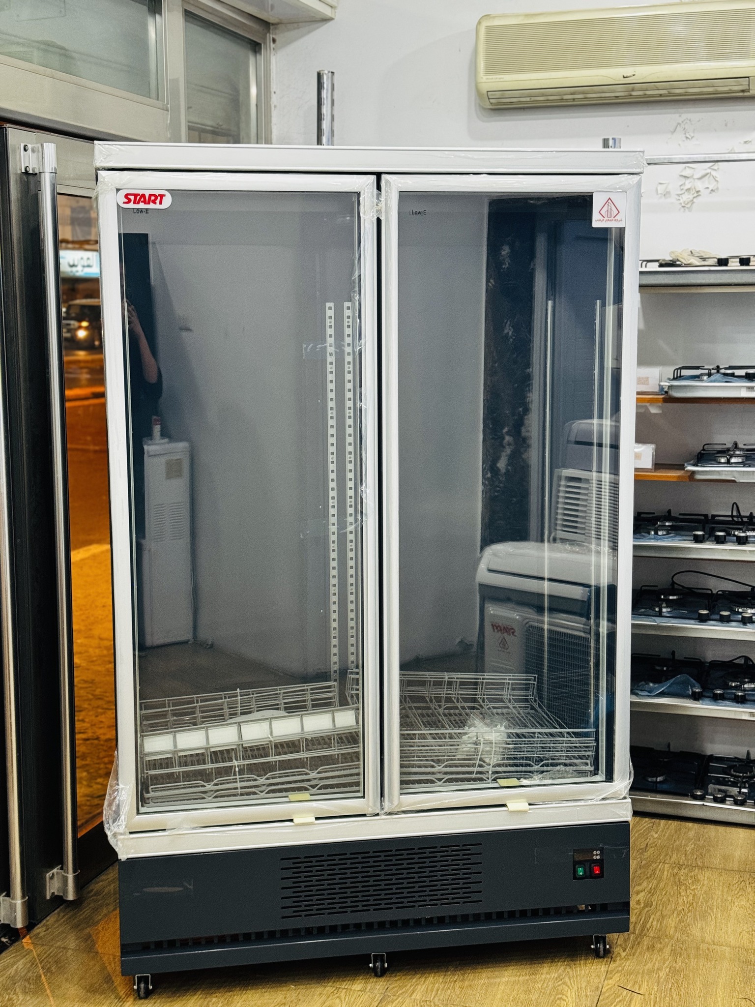 ثلاجة عرض إضافية